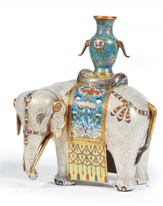 Groupe en bronze cloisonné émaillé polychrome d’un éléphant blanc