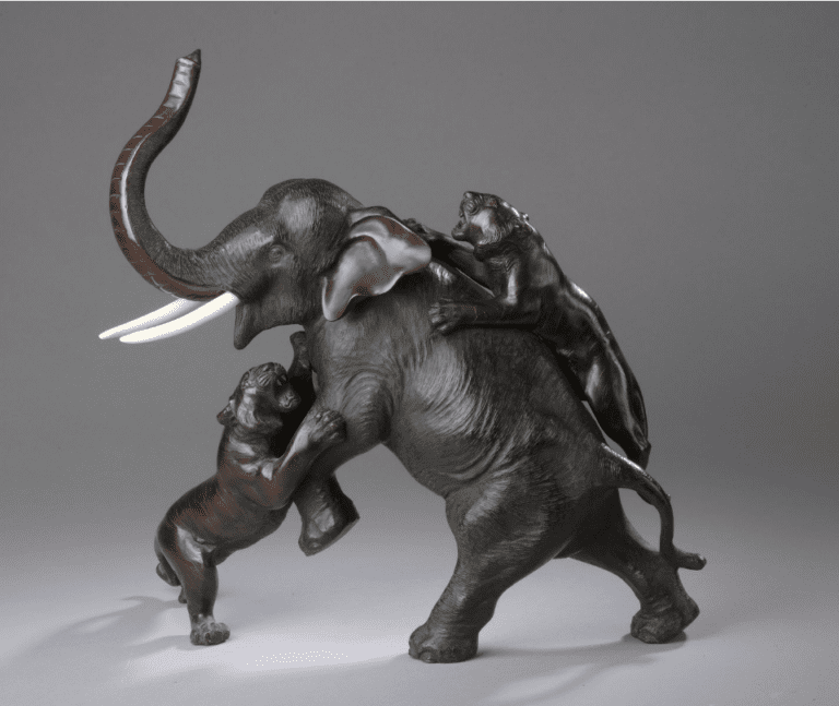 Groupe en bronze à patine brune d’éléphant marchant barrissant