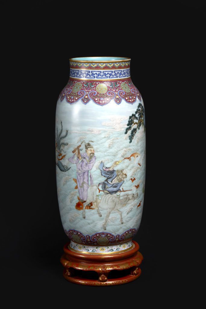 Vase lanterne en porcelaine famille rose aux huit immortels